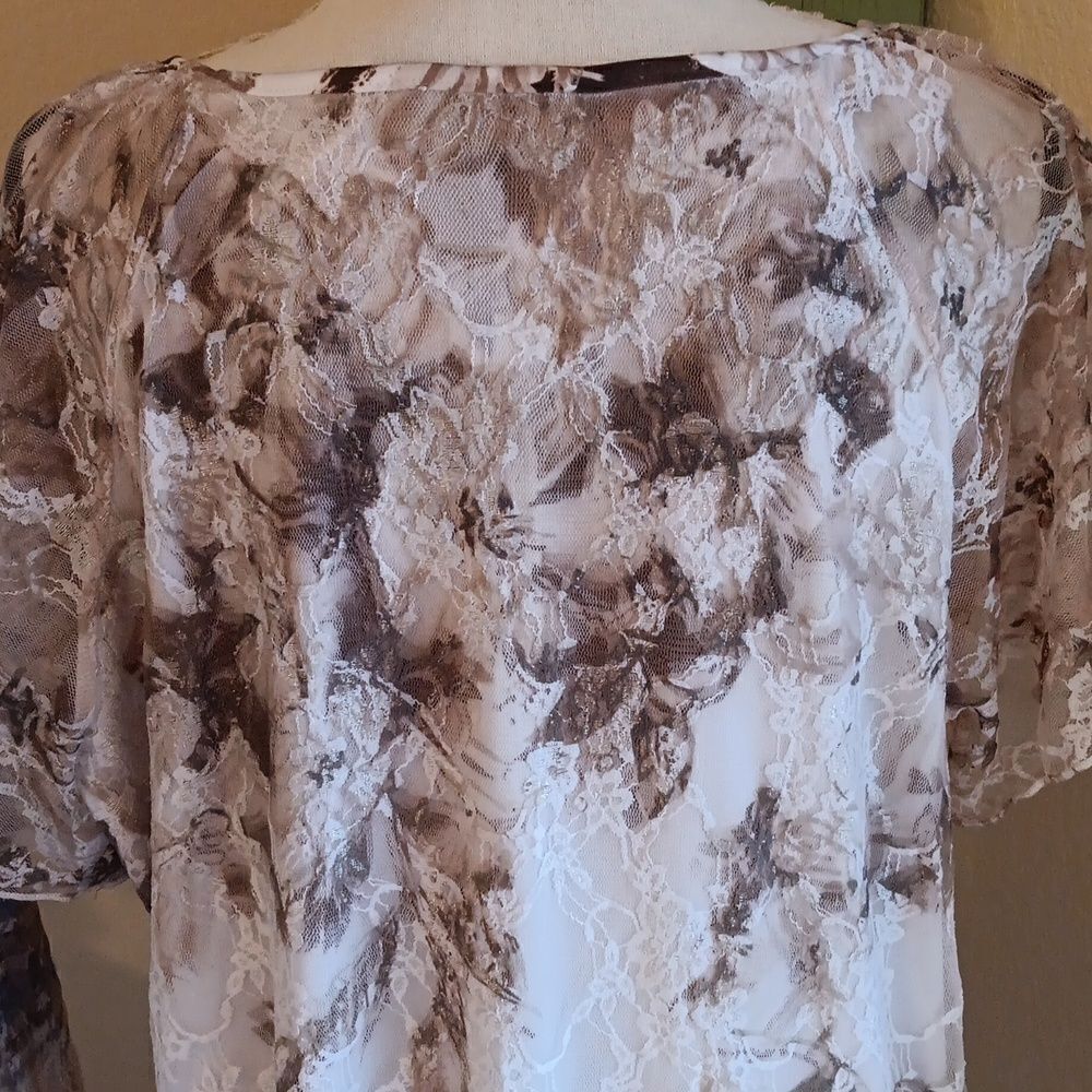 Bundle of TWO Roz & Ali Dressy Tops - Picture 11 of 16